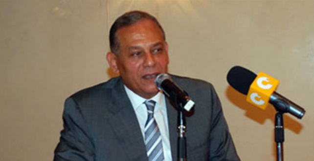 «السادات» يطالب بتشجيع التكتلات الحزبية بالبرلمان