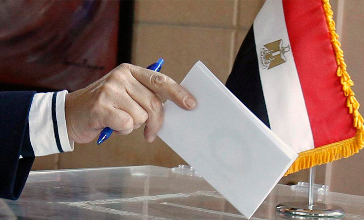 محمد أنور السادات: أعد مسودة قانونية لمواجهة أى حكم بحل البرلمان