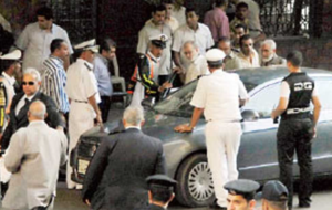 الأمن يجهض مؤتمرًا ووقفة أمام «الصحفيين» للتضامن مع «أبوالفتوح».. ويمنع قياديى «الإخوان» من دخول النقابة