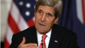 أنور السادات يطالب الرئاسة بمؤتمر صحفى يوضح أسباب زيارة جون كيرى الآن لمصر