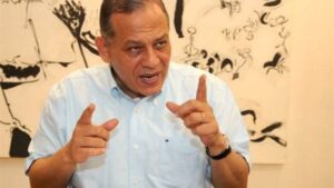 السادات : لم تصدر مسودة واحدة للدستور وباقى أقل من شهر على إنتهاء عمل لجنة الخمسين