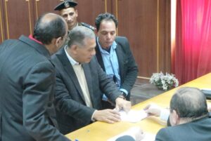 محمد أنور السادات يتقدم بأوراق ترشح للانتخابات بالمنوفية