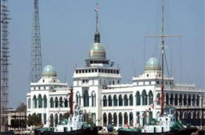 السادات يتحفظ على تحصيل رسوم القناة مقدما من شركات الملاحة