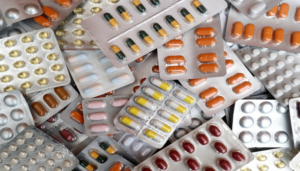 السادات يتقدم بسؤال حول خطة الحكومة للرقابة على الصناعات الدوائية